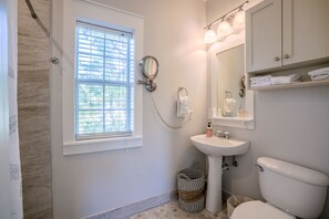 Combined shower/tub, hair dryer, towels, soap - Steps to Beach — 30A Bungalow with Pool, Hot Tub, and Quick Access to Seaside (Santa Rosa Beach)