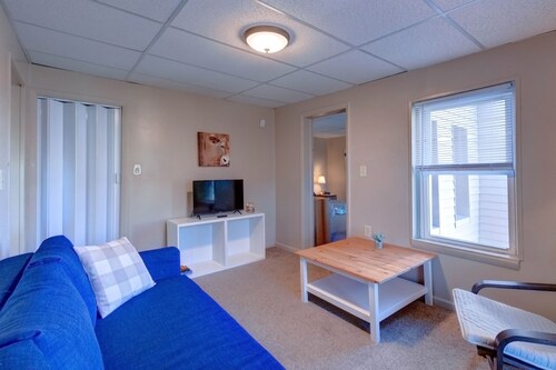 Candy Bar, Apt #8
One Bedroom with pull out