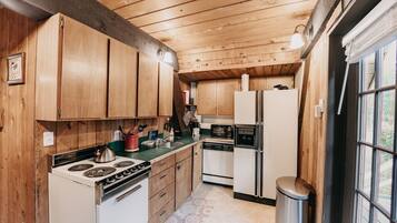 Apartment, 1 Bedroom | Private kitchen | Fridge, microwave, oven, dishwasher