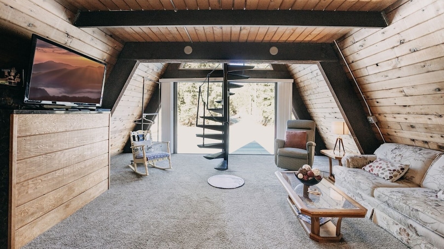 05mbh - Economical - Wifi - Pets Ok - F/p - D/w - Sleeps 2 1 Bedroom Apts by RedAwning