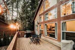 Cabin, 3 Bedrooms | Outdoor dining