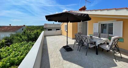 Flat Mara-Terrace, pets allowed