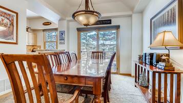 Condo, 2 Bedrooms | Dining