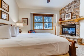 Condo, 2 Bedrooms | 2 bedrooms, desk, free WiFi - Premiere 2br Townhome - Shuttle To Slopes. Kids Ski Free! 2 Bedroom Condo by RedAwning (Keystone)