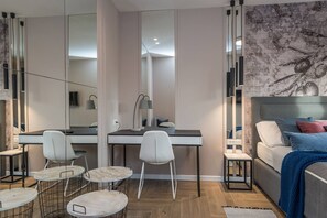 5 chambres, coffres-forts dans les chambres, fer et planche à repasser