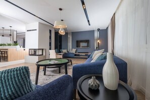 Televisión, chimenea, videojuegos, estéreo