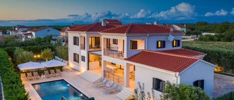 المنشأة من الخارج