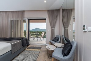 5 habitaciones, tabla de planchar con plancha, wifi y ropa de cama 