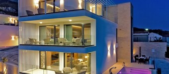 Luxury Villa Delight I – Promajna, Heated Pool