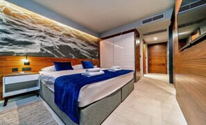 4 bedrooms, in-room safe, iron/ironing board, travel cot