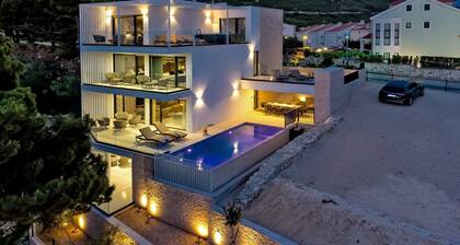 Luxury Villa Delight II – Promajna, Heated Pool