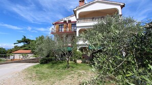 Exterior - Studio apartment Jelka 1 for 2 people near the beach on the island of Krk (Malinska)