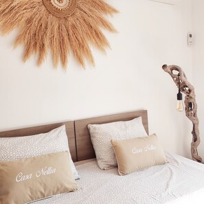 3 bedrooms, iron/ironing board, free WiFi, bed sheets - "CASA NELLIA - NEW luxury villa - HEATED swimming pool. (Zonza)