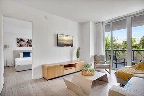 2 Schlafzimmer, Schreibtisch, Bügeleisen/Bügelbrett, Reisekinderbett