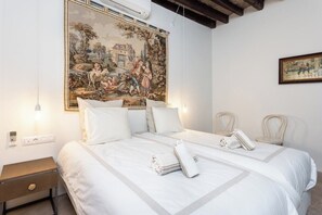 2 habitaciones, tabla de planchar con plancha, wifi y ropa de cama 