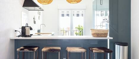 Four Ă micro-ondes, un four, surface de cuisson, lave-vaisselle