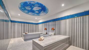 Couples treatment room(s), sauna, hot tub, steam room