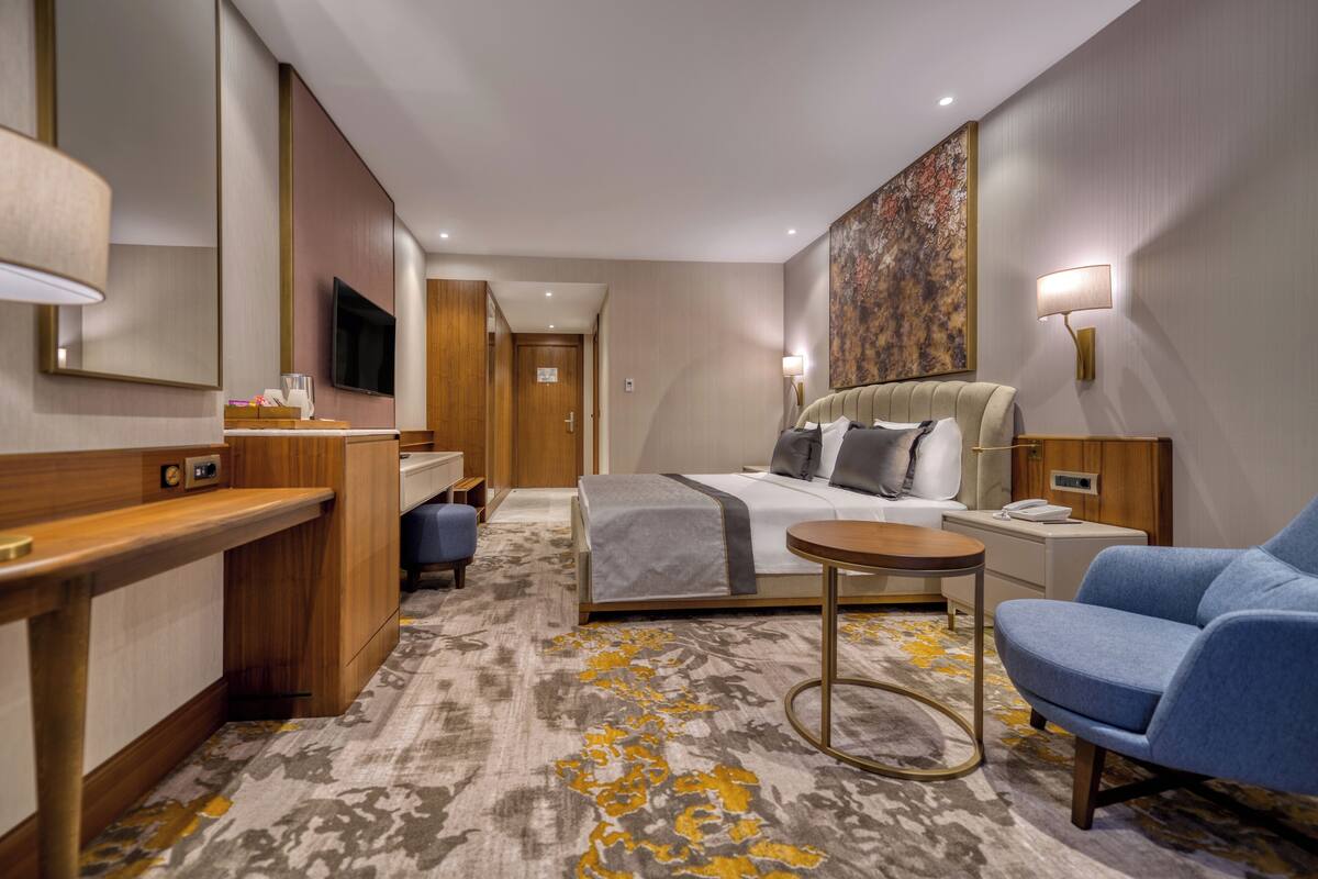 1 bedroom, premium bedding, minibar, in-room safe