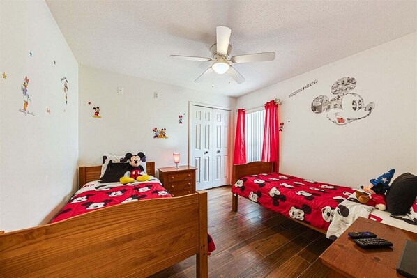 4 bedrooms, iron/ironing board, free WiFi, bed sheets