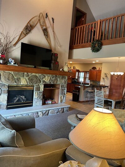 8409 PEEK N PEAK SLOPE SIDE SKI IN/OUT GOLF LIFT 8,Firepit