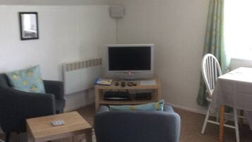 Flat-screen TV, DVD player, books, stereo