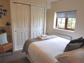 3 bedrooms, Egyptian cotton sheets, iron/ironing board, travel crib