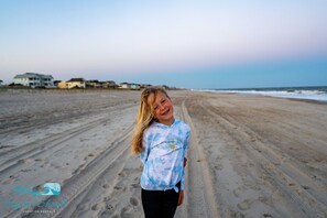 A beach with footprints leading to a house. - Beachfront - Perfect for large groups - Pool! (Emerald Isle)