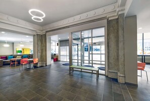 Lobby - Tru By Hilton Minneapolis Downtown (Minneapolis)