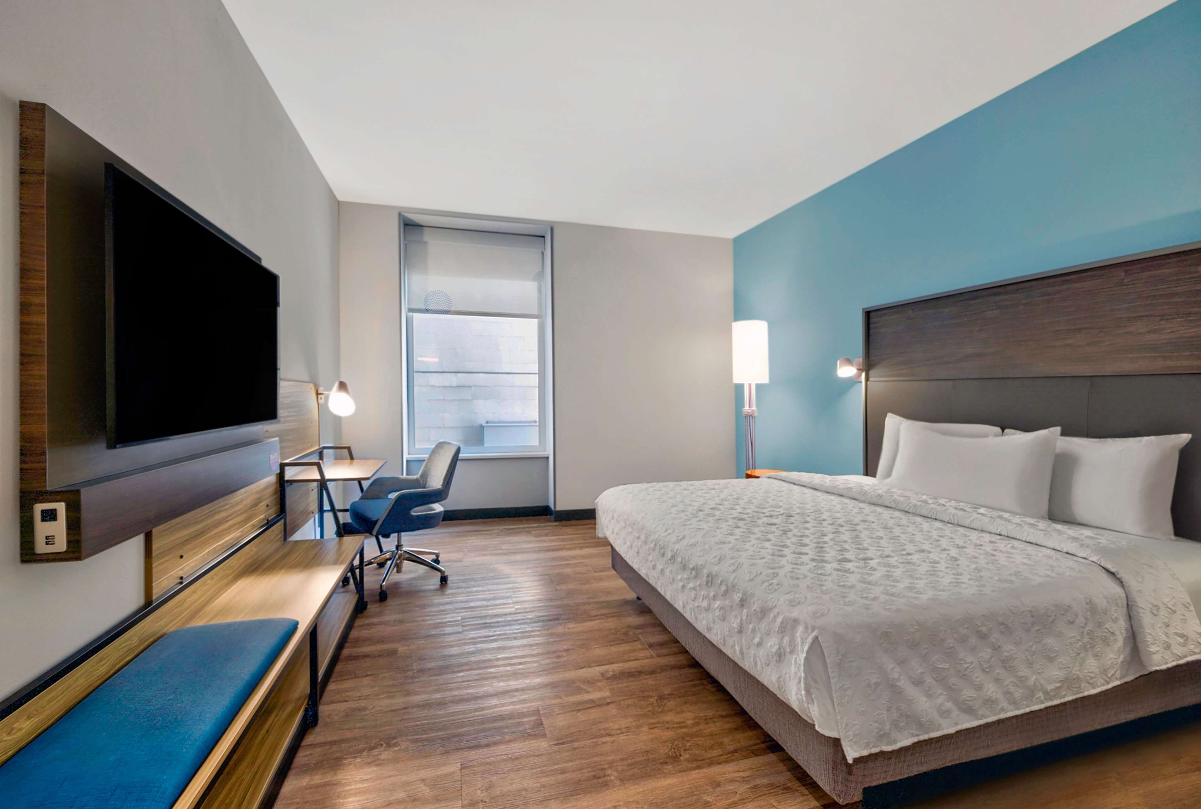 Desk, laptop workspace, iron/ironing board, free WiFi