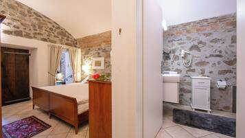 Family Townhome, Multiple Bedrooms, Beachside (Casa Tamè - Pieds dans l'eau) | Bathroom | Shower, hair dryer, bidet, towels