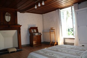 5 dormitorios, tabla de planchar con plancha, wifi gratis y ropa de cama