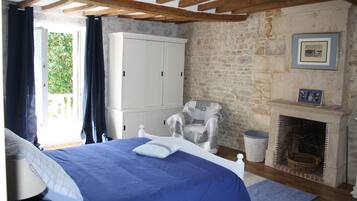 5 bedrooms, iron/ironing board, free WiFi, bed sheets