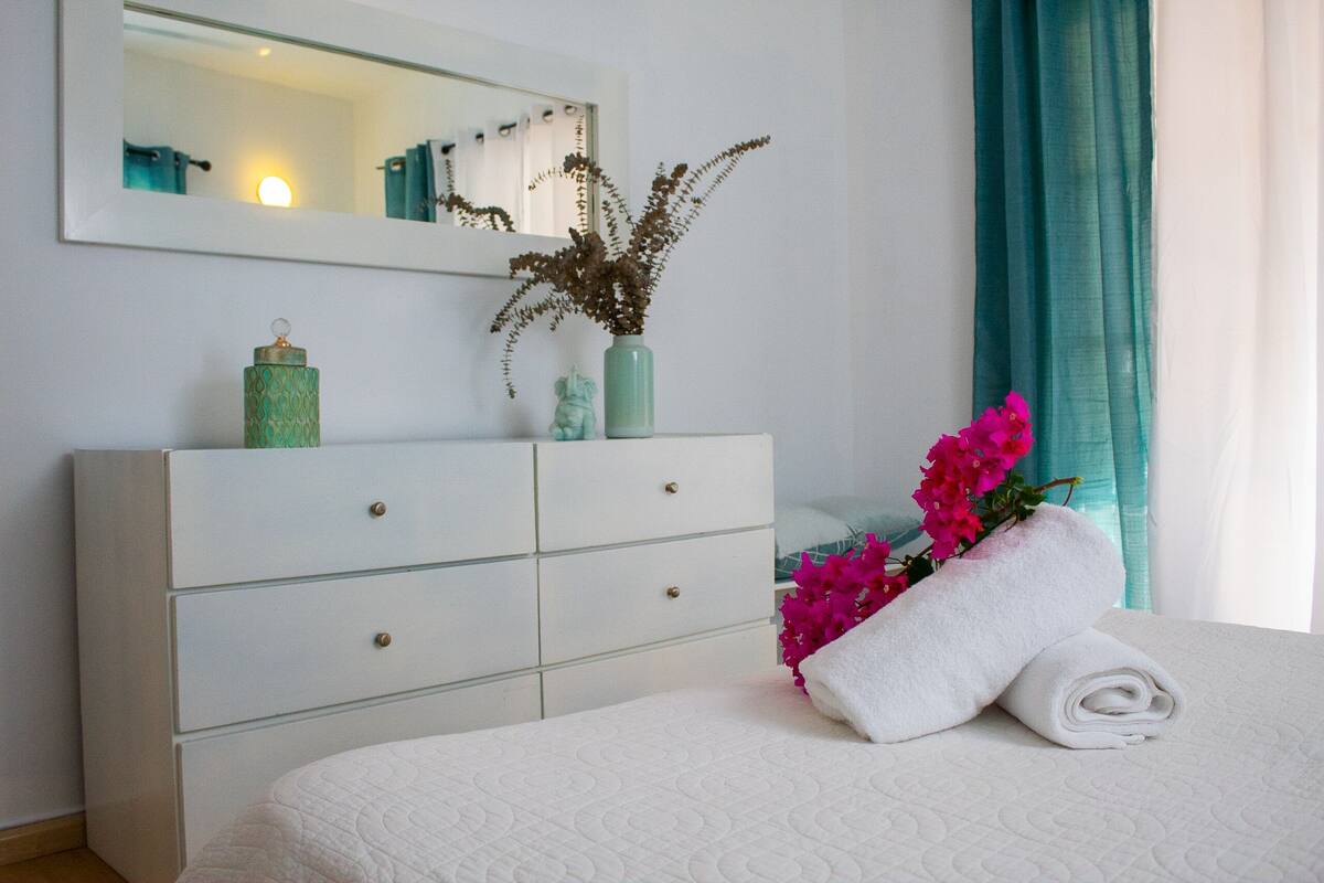 2 bedrooms, hypo-allergenic bedding, individually decorated