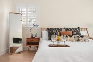 3 bedrooms, desk, iron/ironing board, WiFi