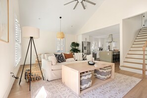 TV, offices - 10 Minute Drive To Beaches | The Wishing Well (Mount Pleasant)