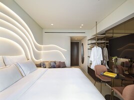 Quarto casal ou duplo clássico | Roupas de cama premium, frigobar, cofres nos quartos, escrivaninha