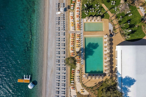 Outdoor pool, sun loungers