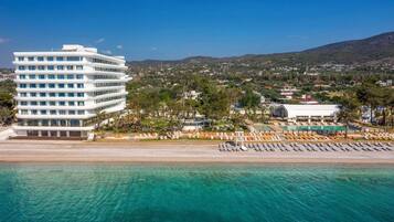 En la playa, arena blanca