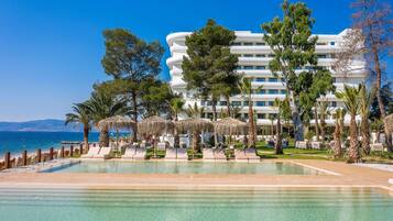 Outdoor pool, sun loungers