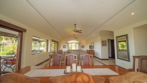 Deluxe Villa | Living area