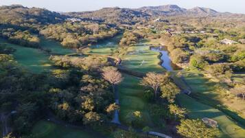 Vila Deluks | Pemandangan lapangan golf