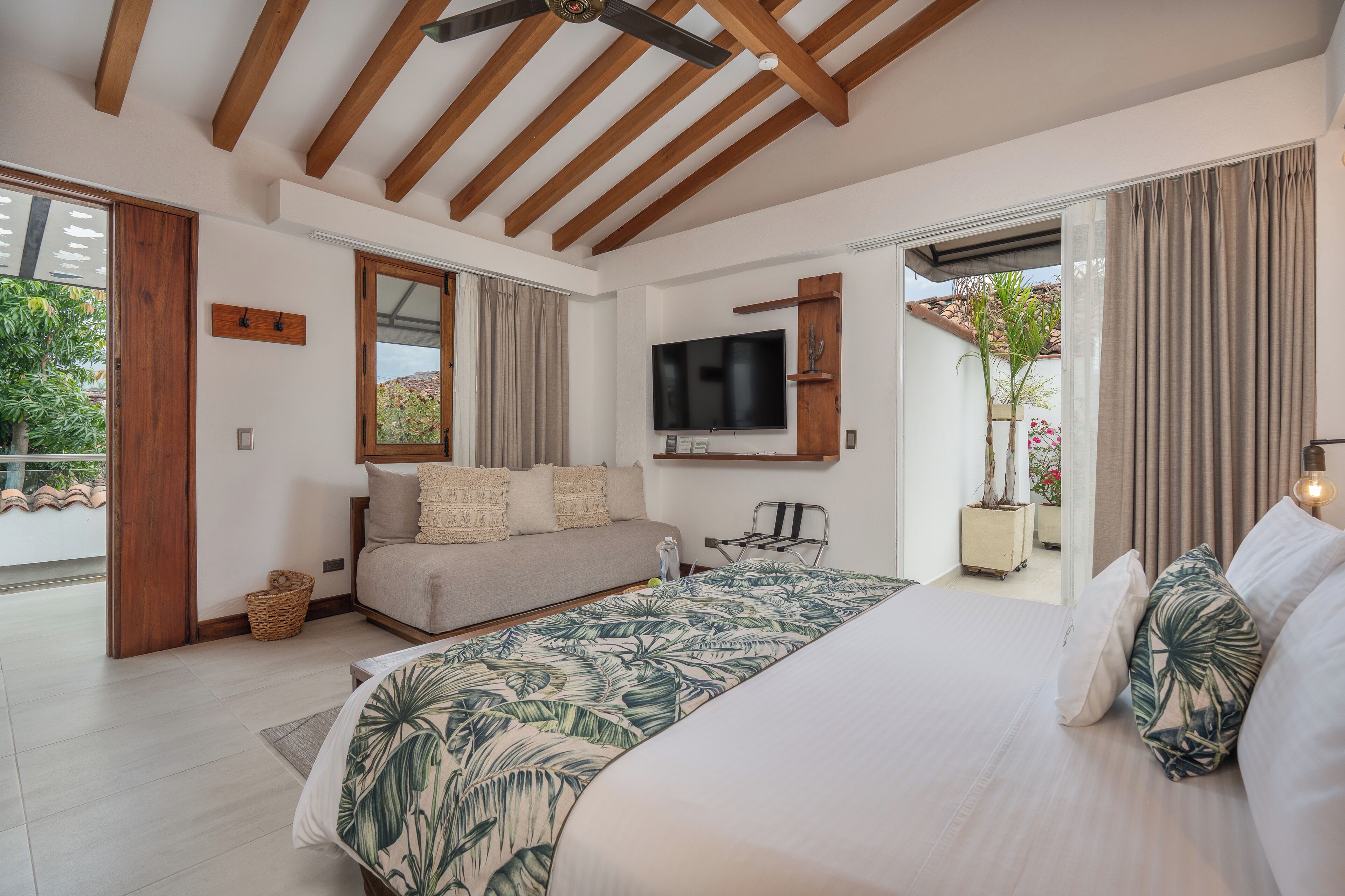 Habitación triple | Artículos del minibar gratis y caja de seguridad en la habitación 