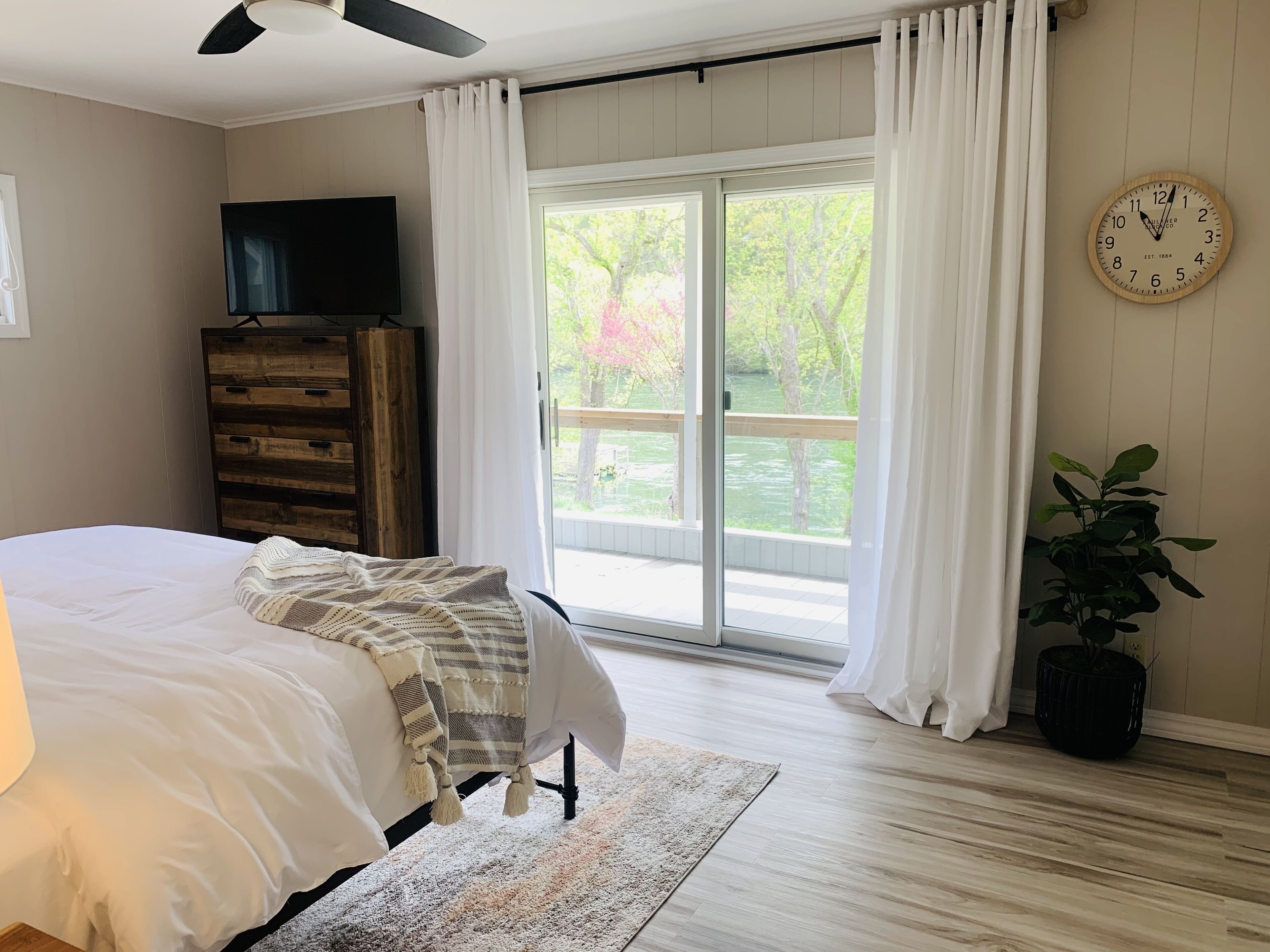 3 bedrooms, iron/ironing board, travel crib, free WiFi