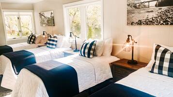 3 habitaciones, tabla de planchar con plancha y cuna de viaje