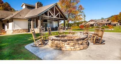 Gorgeous Cades Cove Condo with Community Pool!