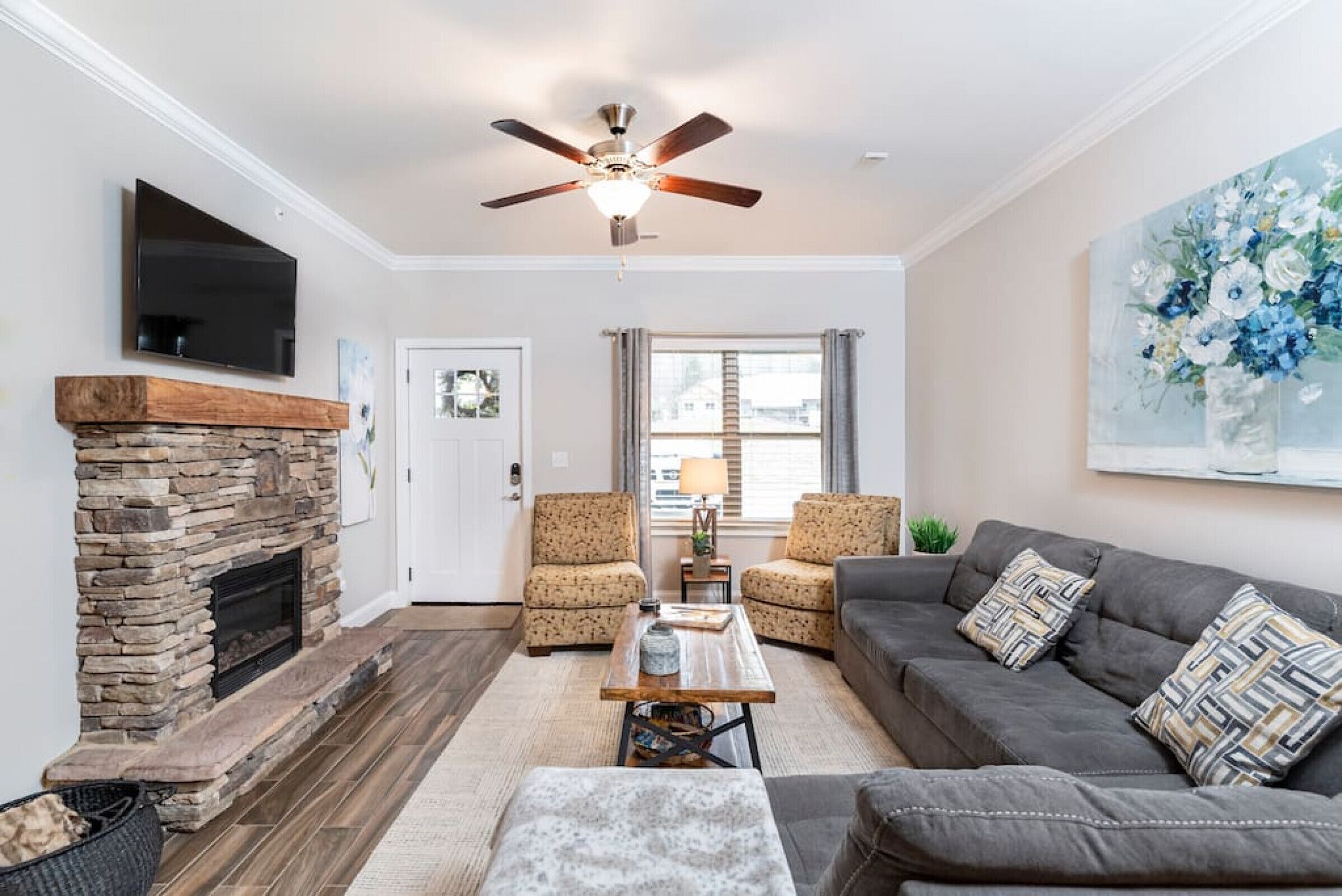 Télévision, cheminée