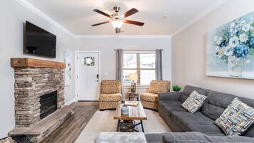 Télévision, cheminée