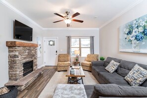 Télévision, cheminée