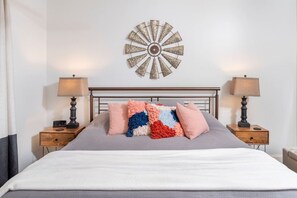 2 bedrooms, desk, iron/ironing board, free WiFi