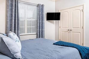 2 bedrooms, desk, iron/ironing board, free WiFi